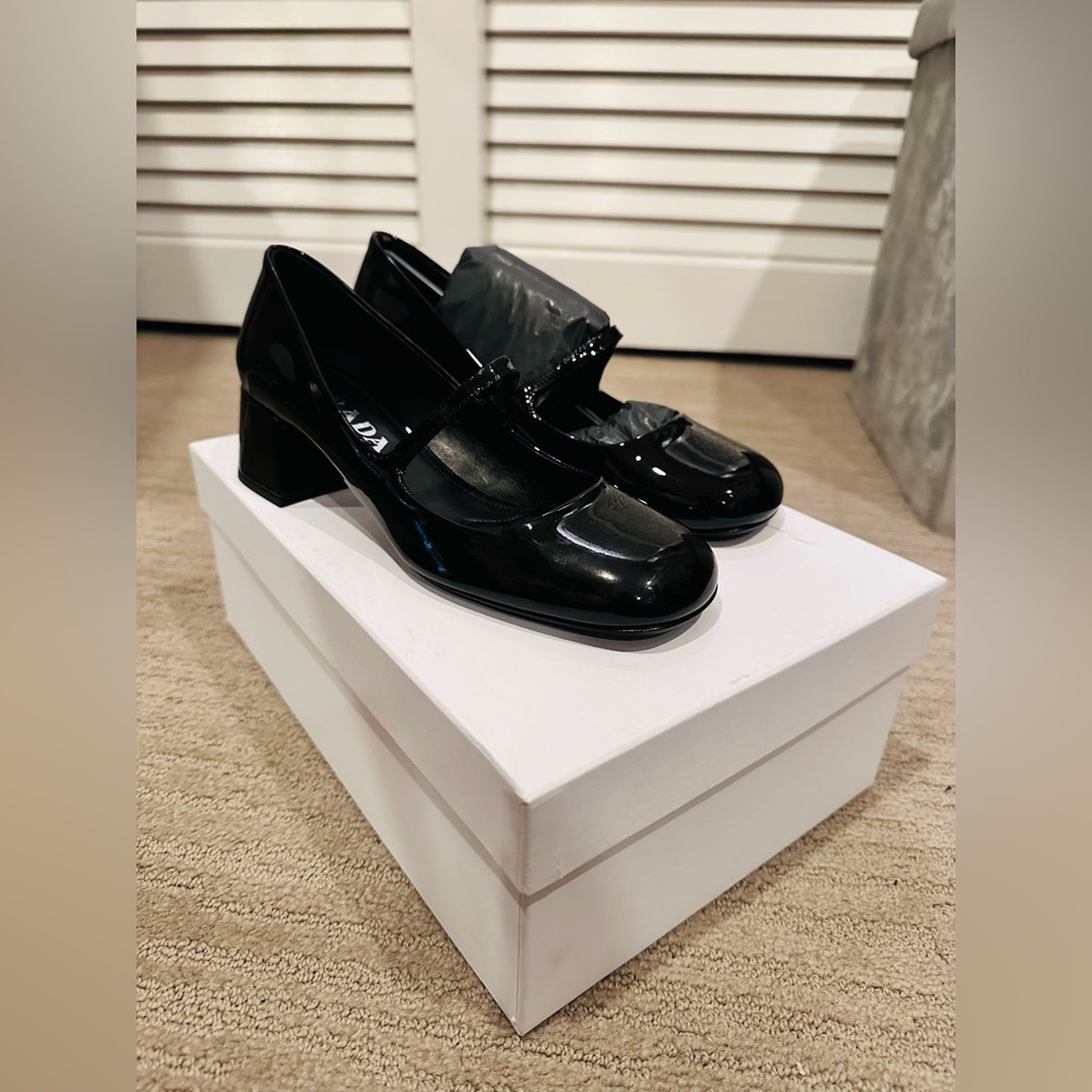 🆕Authentic from Italy PRADA patent black leather pumps - Picture 11 of 16